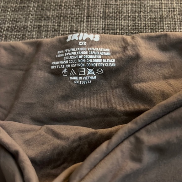 Skims Bandeau Bra - Picture 3 of 13